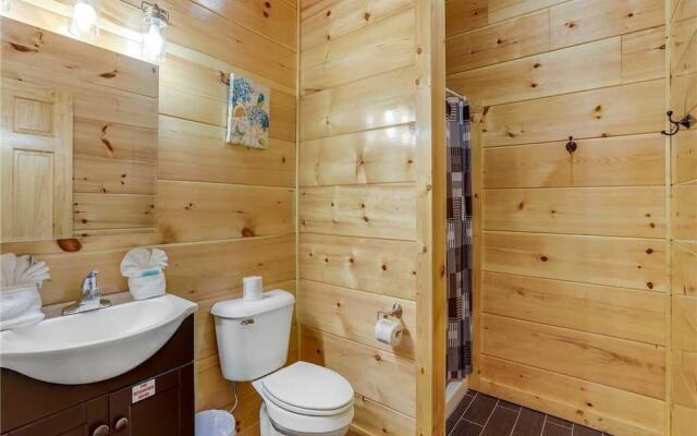 Splash of Moonshine - Two Bedroom Cabin