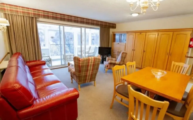 Loch Rannoch Highland Club Red Squirrel Lodge 05