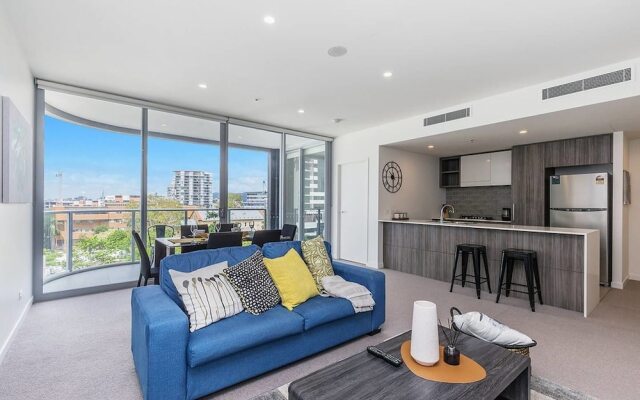 Luxury 2 Bed Apt In South Brisbane And Free Parking Qsb058
