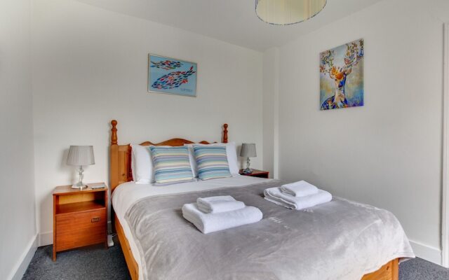 Light and Spacious Cottage, Located in the Pleasant Centre of Brighton