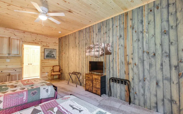 Pequot Lakes Vacation Rental w/ Patio & Fire Pit