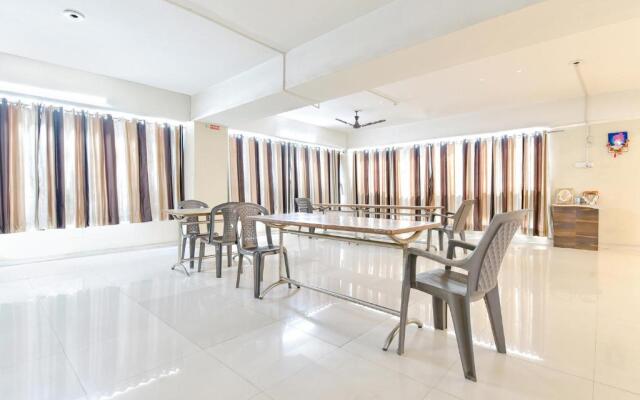 Fabhotel Apollo