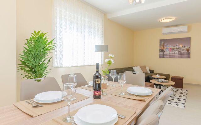 Apartments Luxury and Sea View