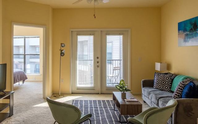 1 and 2 BR Apts in Downtown by Frontdesk