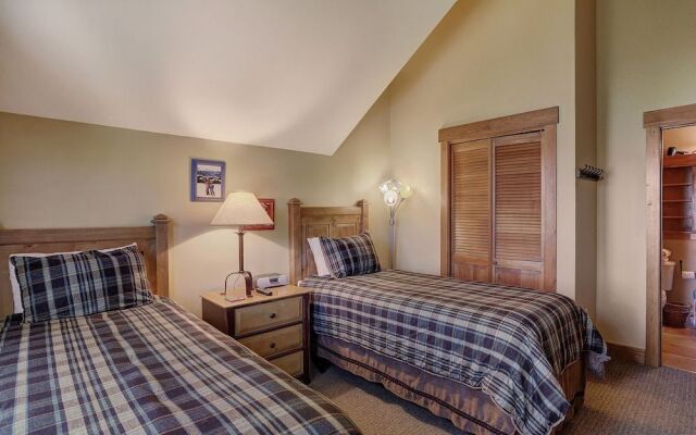 8890 The Springs by RedAwning