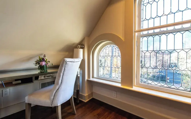 Stonehurst Place Bed & Breakfast
