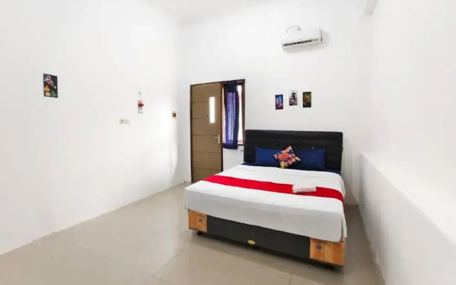 TwoSpaces Living at Bypass Homestay, Mojokerto