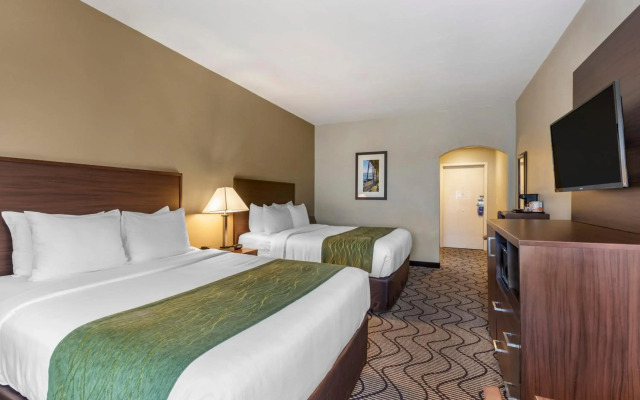 Comfort Inn & Suites Orange County John Wayne Airport