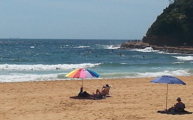 Rockwall Avoca Beach