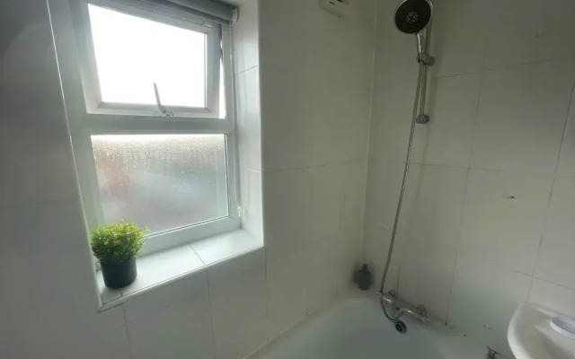 Stylish Two Bedroom Apartment in Leeds