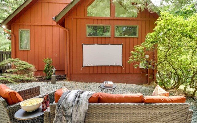 Outdoor Theater, Deck & Fire Pit: Poconos Retreat