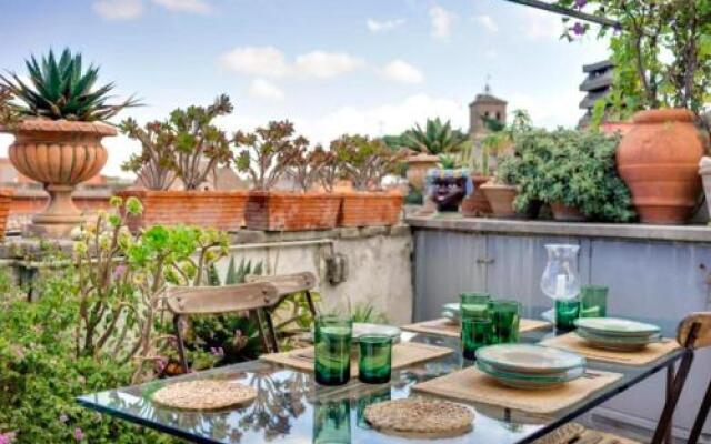 Luxury Art Apt With Terrace In Trastevere
