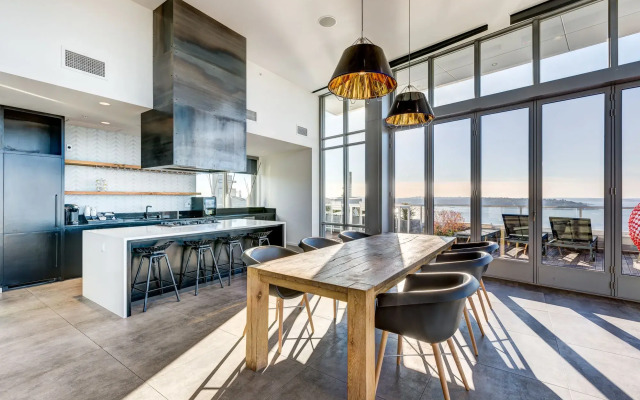 Space Needle Suites by Luxe Hubs