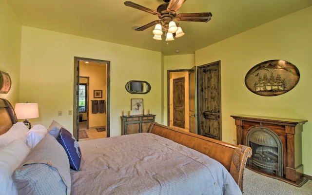 Centrally Located: Lavish Pinetop Paradise!
