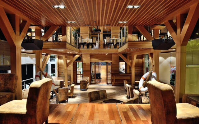 Vogue Apartments Room