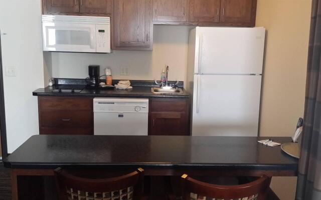 American Inn & Suites