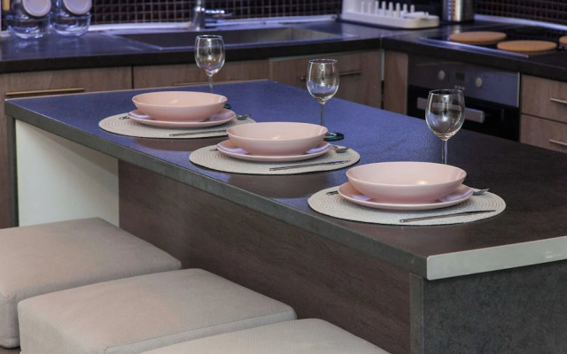 Luxurious 3 Bd Modern Apt in Dafni