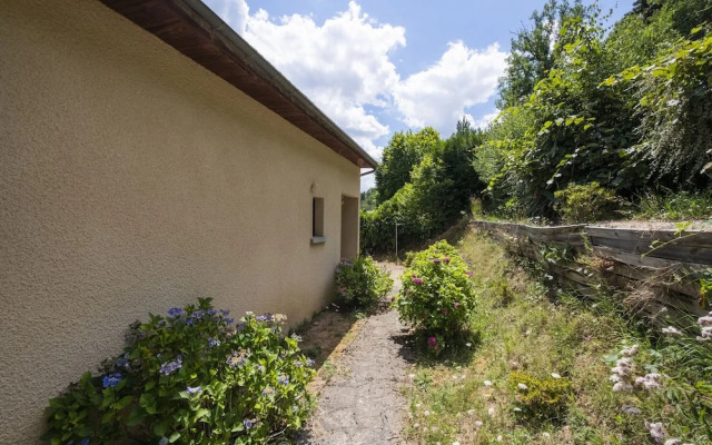 Inviting Holiday Home in Miremont With Garden
