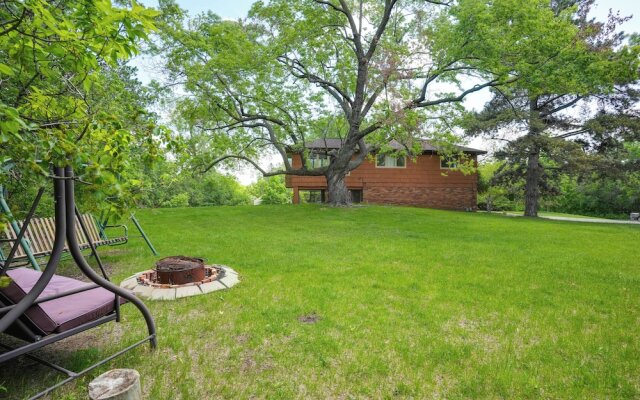 15 Mi to Downtown Minneapolis: Retreat on 5 Acres