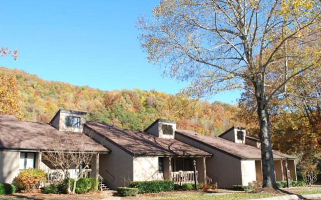 Rumbling Bald Resort