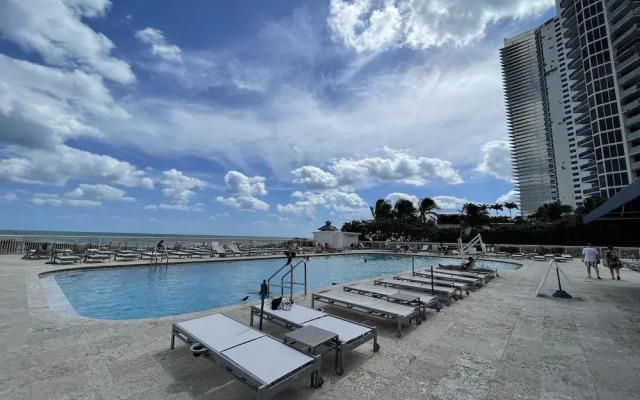 Areia Azul Aparts Miami