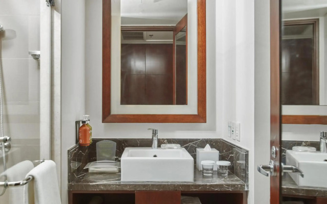 Holiday Inn & Suites Makati by IHG