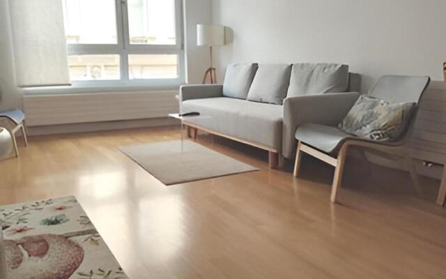 Izzy - 5 min walk from the main square