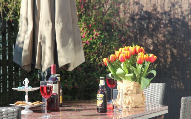 Home in Egmond aan den Hoef with Private Terrace and Garden