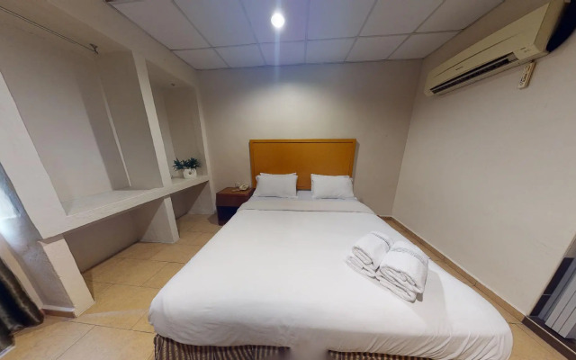 Golden Court Hotel @ Taman Pelangi