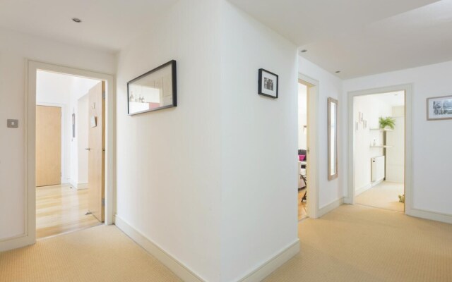 401 Chic and Cosy 2 Bedroom Apartment Just Minutes Away From George Street and Princes Street