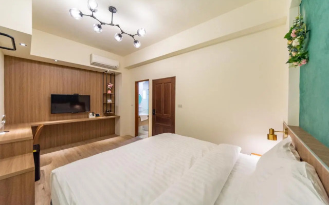 Tie Hua Guo Xiao Homestay