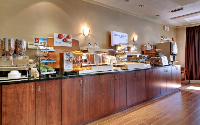 Holiday Inn Express & Suites Jacksonville South - I-295