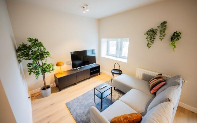 Alphabet 3 Bedroom Serviced Apartment -pk-