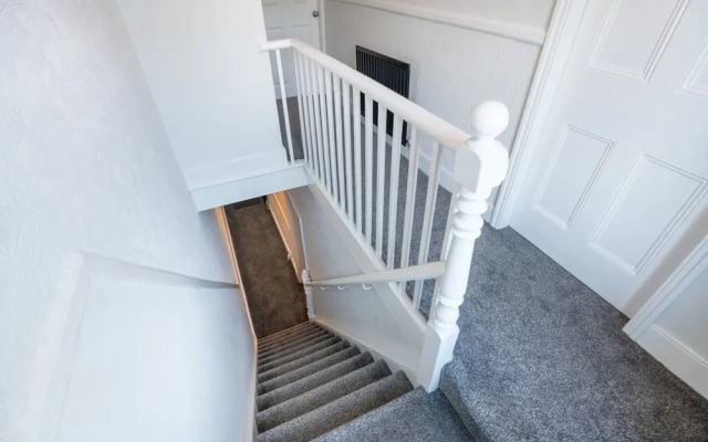 Central 2 Bedroom House-parking