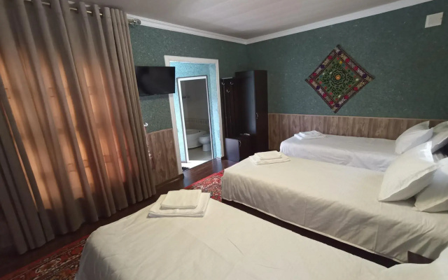 Oqsaroy Guest House