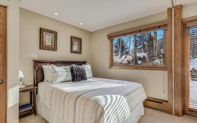 Laurelwood Condominiums Studio Premier Unit 301