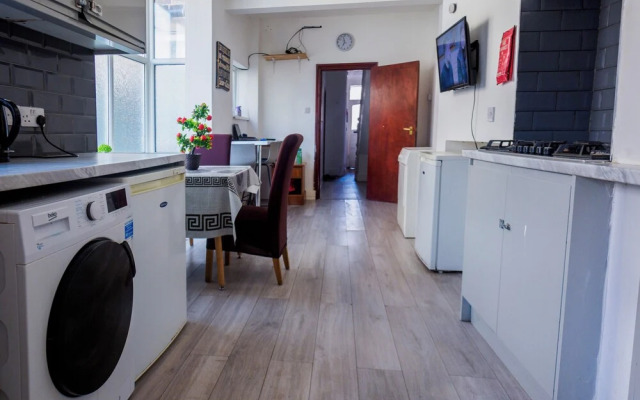 WoodHus Lodge  Cosy Large Family  Room 4