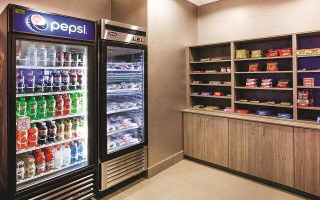 La Quinta Inn & Suites by Wyndham St. Paul-Woodbury