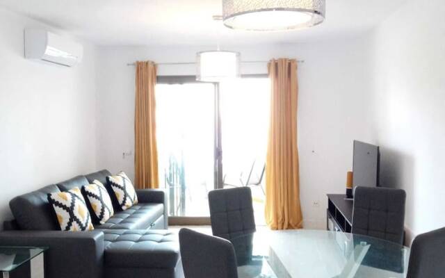 Impeccable 2-bed Apartment Ecuador, Los Claveles