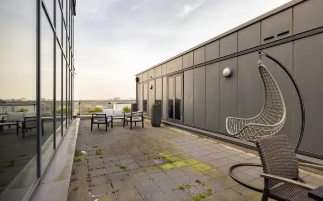 The Riverside Residence - 3bdr Flat With Balcony