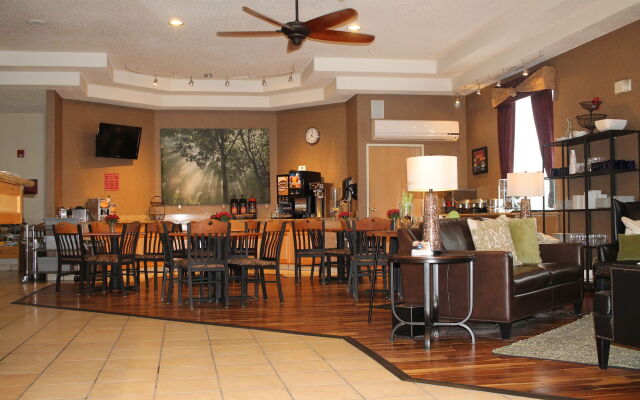 Best Western Plus Des Moines West Inn & Suites