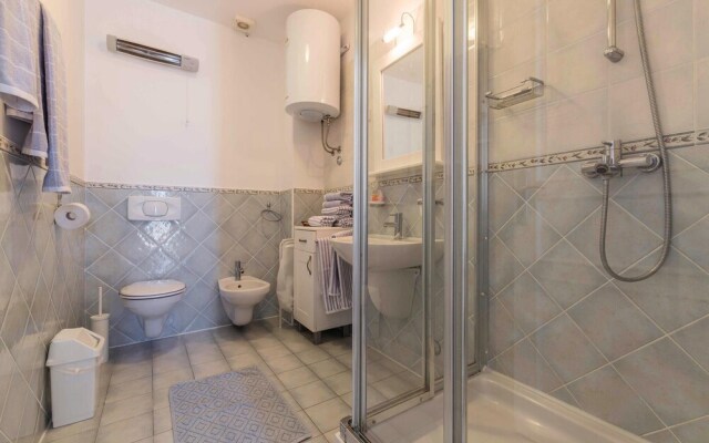 Nice Home in Liznjan With Wifi and 4 Bedrooms
