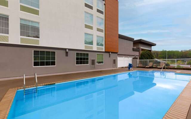 La Quinta Inn & Suites by Wyndham Knoxville Papermill