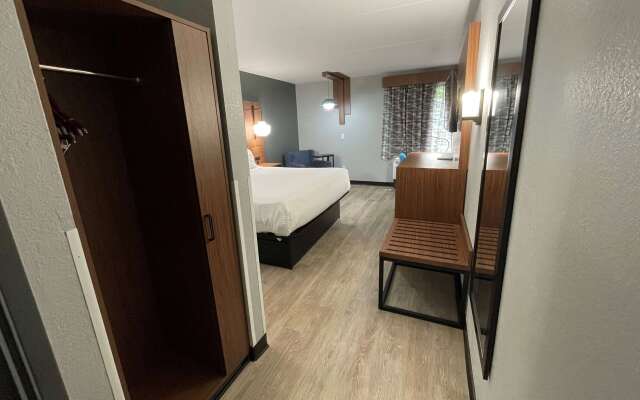 La Quinta Inn & Suites by Wyndham Fayetteville I-95