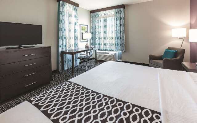 La Quinta Inn & Suites by Wyndham Terre Haute