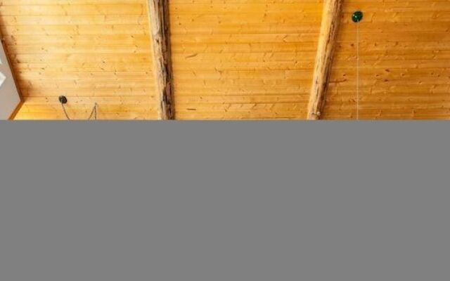 Golden Oak Rd - Moonridge