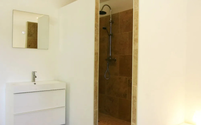 Modern House With Roof Terrace, Near the Popular St. Maxime