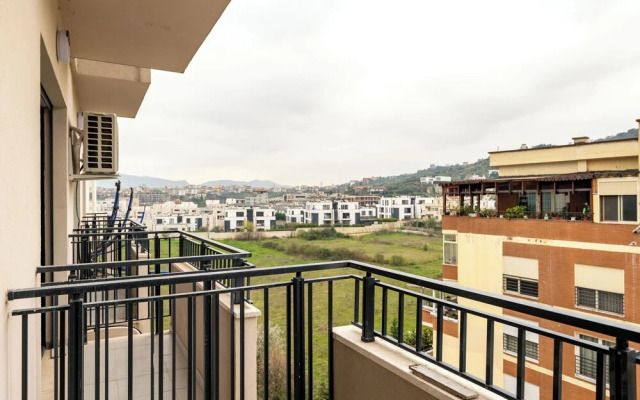 Tirent Apartment-Modern 1-Bedroom Stay Near Liqeni i Thatë