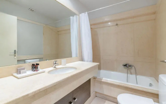Panoramic 1BR Apt near Kallimarmaro