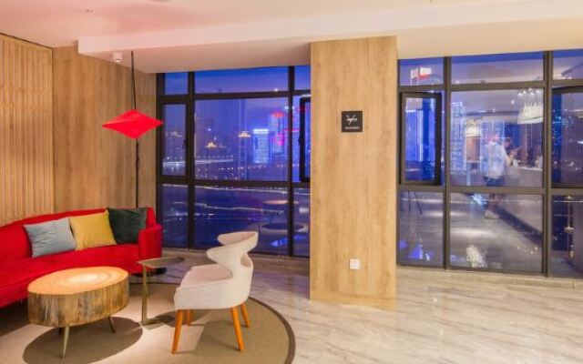Homeplus Holiday Hotel (Chongqing Hongyadong)